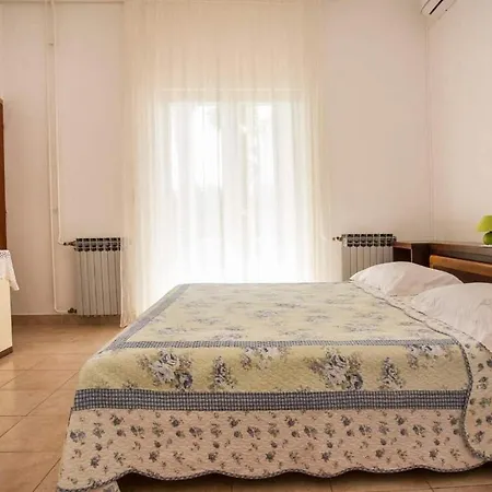 Апартаменты With Wifi - 22526 Ровинь